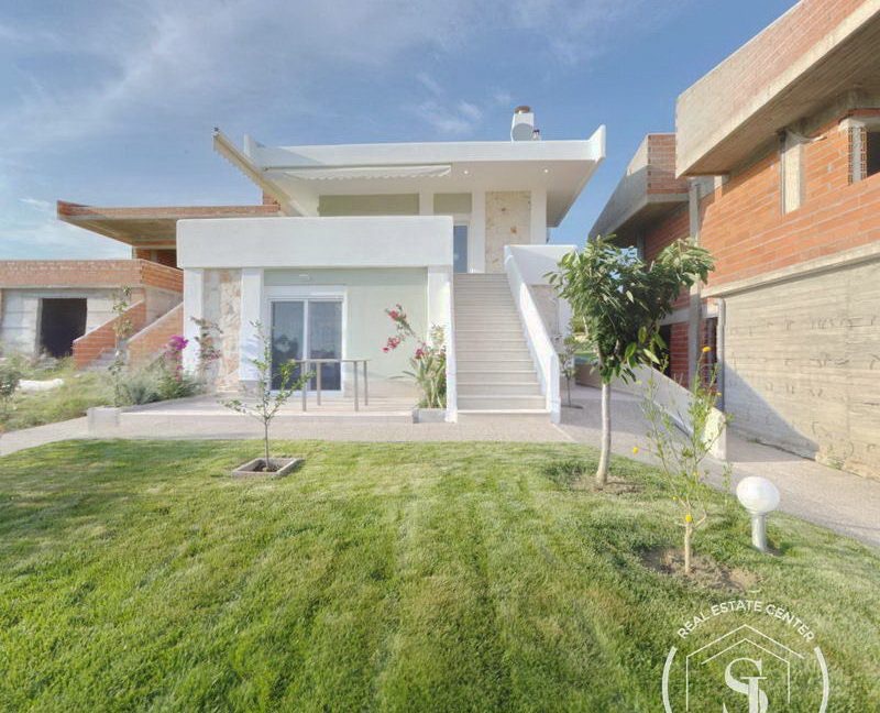 2041421 – Villa For sale