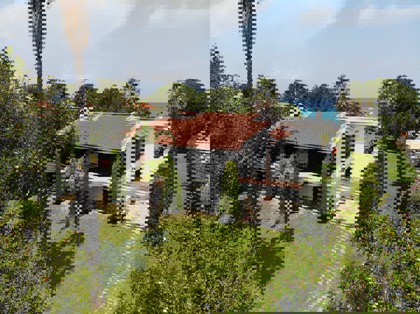 2040940 – Holiday Living In Front Of The Sea!!