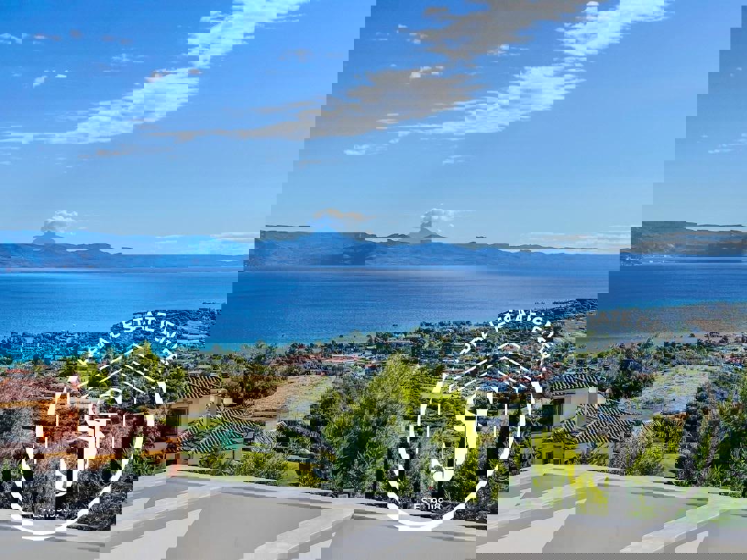 1973444 – Villa For sale