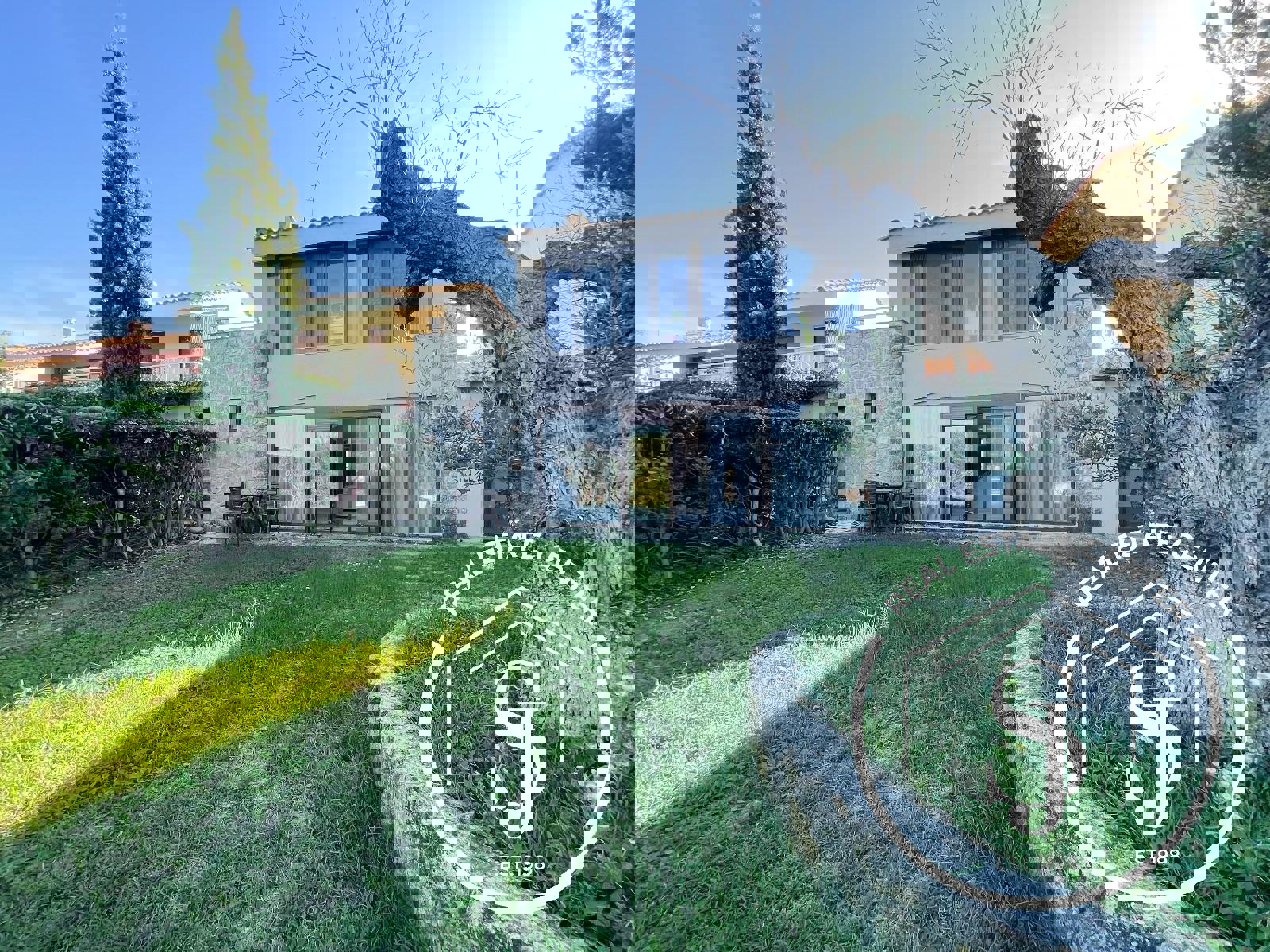 1973272 – Maisonette For sale