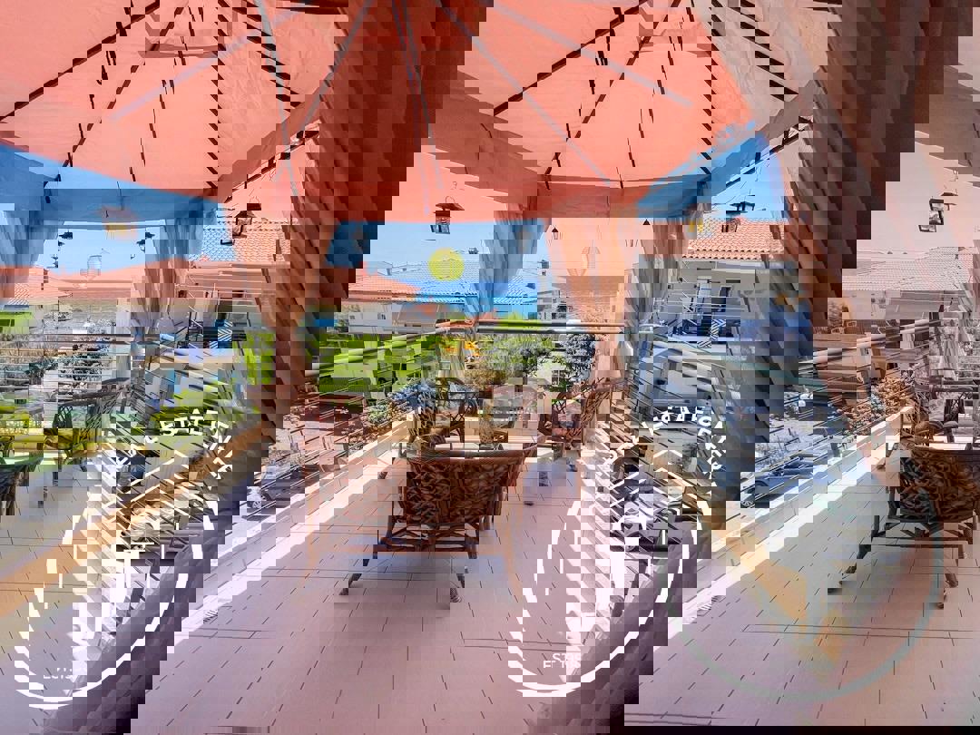 1973390 – Apartment For sale