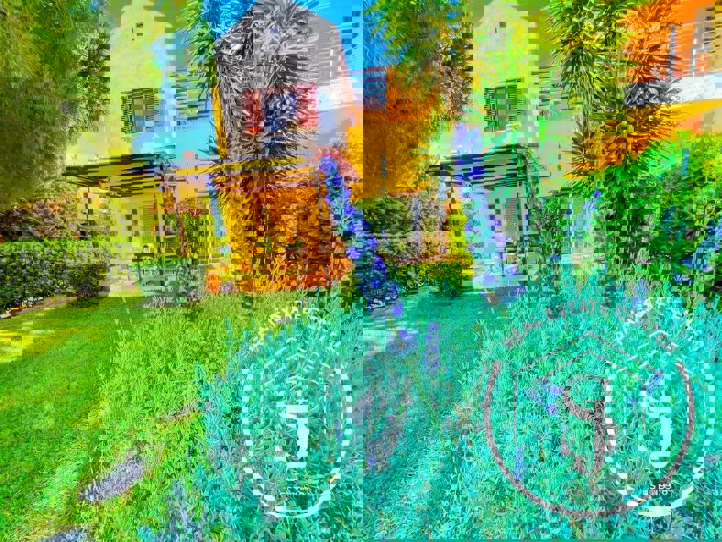 1973667 – Maisonette For sale