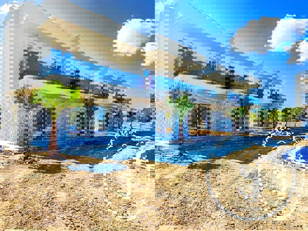 1973326 – Maisonette For sale