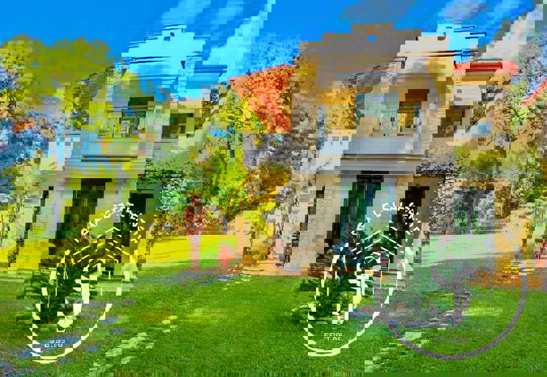 1973494 – Maisonette For sale