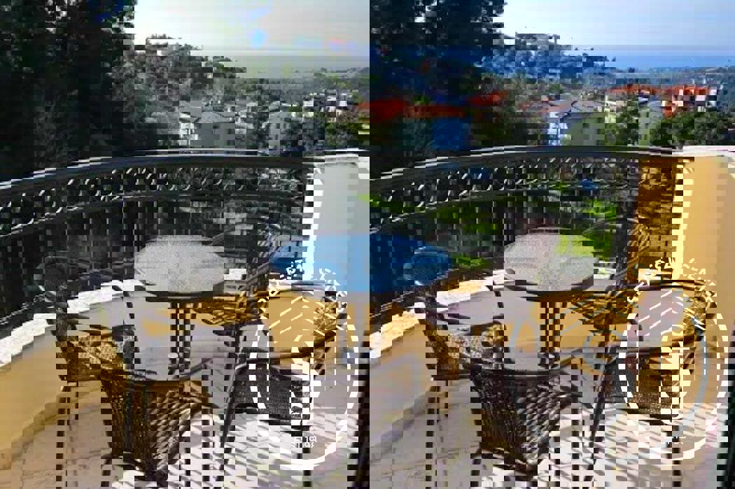 1973574 – Maisonette For sale