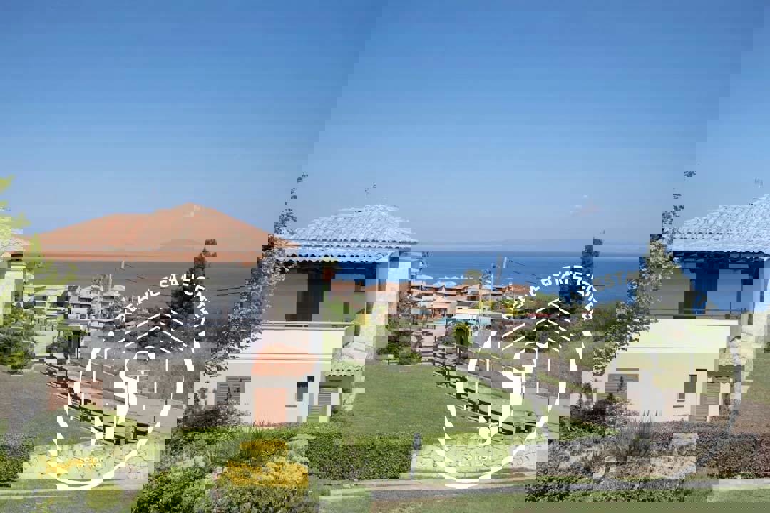 1973212 – Maisonette For sale