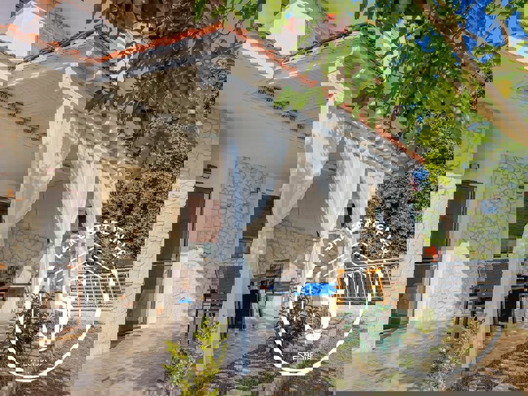 1973428 – Maisonette For sale