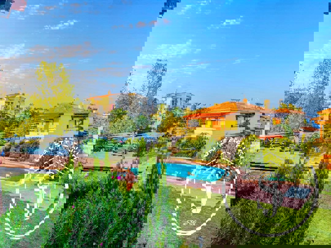 1973437 – Maisonette For sale