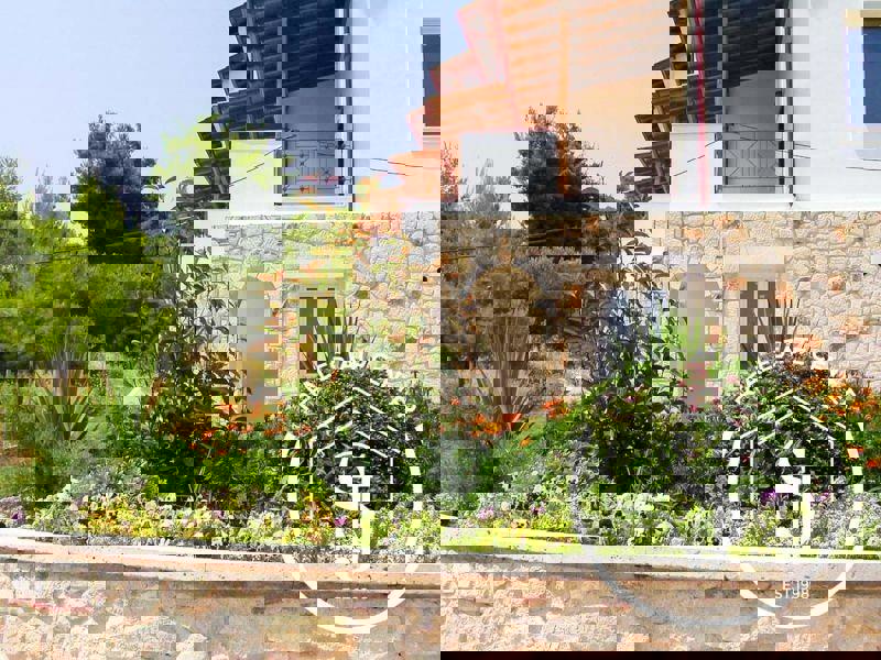 1973136 – Apartment For sale