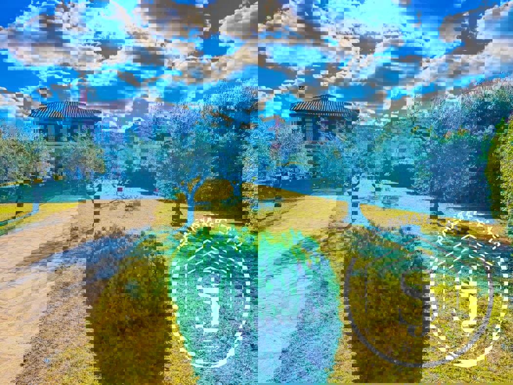 2057145 – Villa For sale