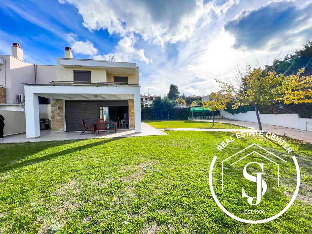 2053938 – Villa For sale