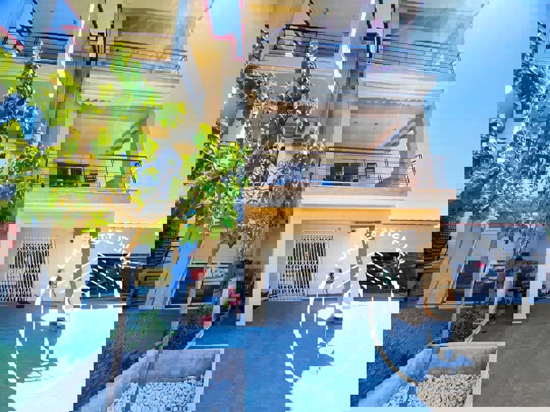 1973323 – Maisonette For sale