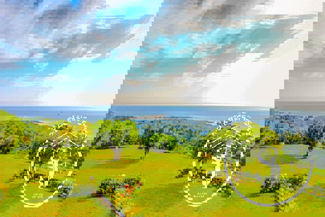 1973563 – Maisonette For sale