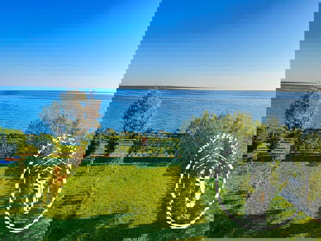 1973457 – Maisonette For sale