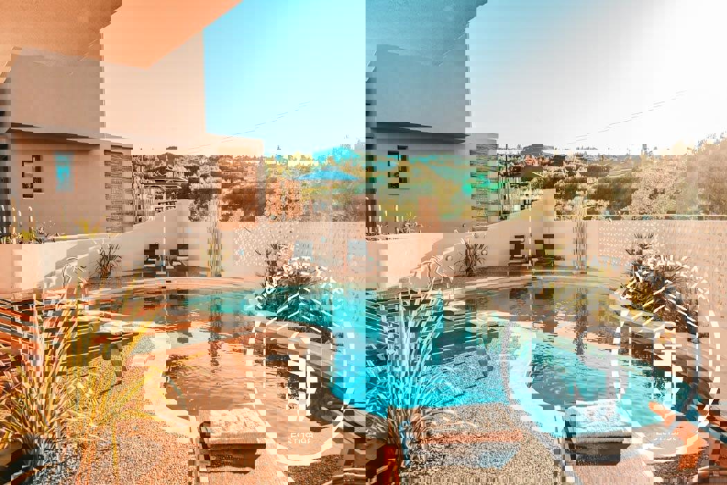 1973664 – Hotel For sale