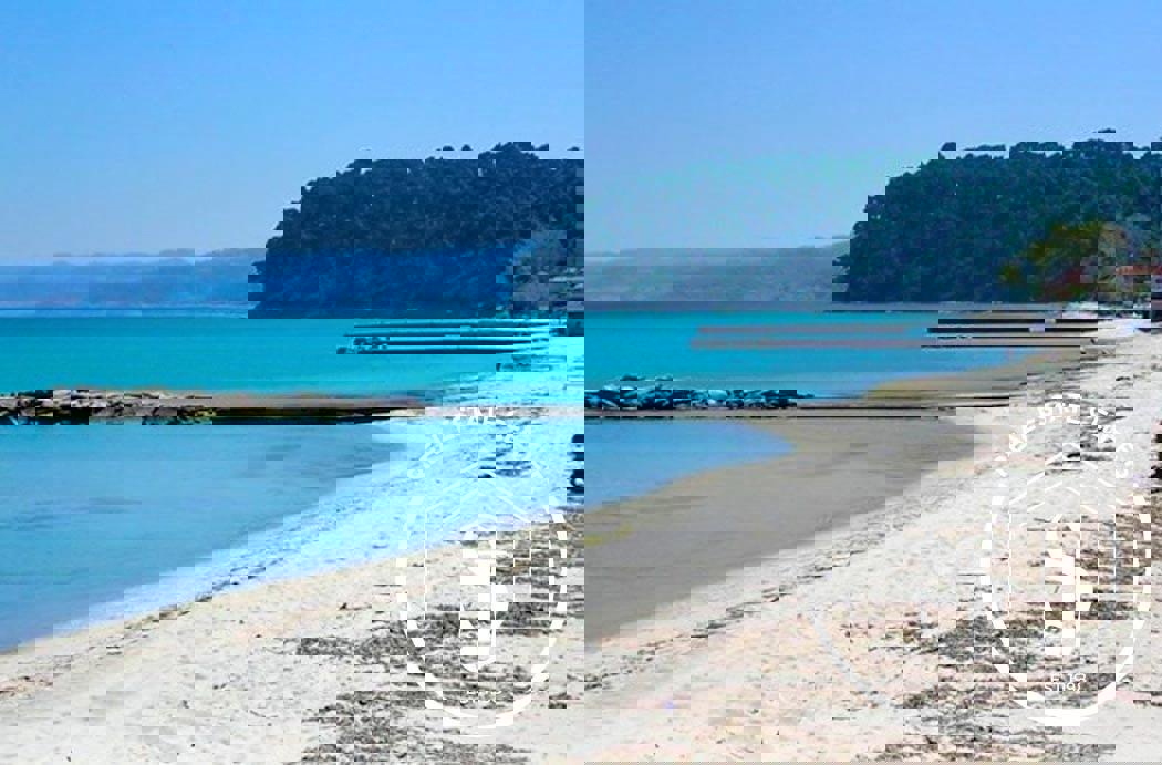 1973522 – Maisonette For sale