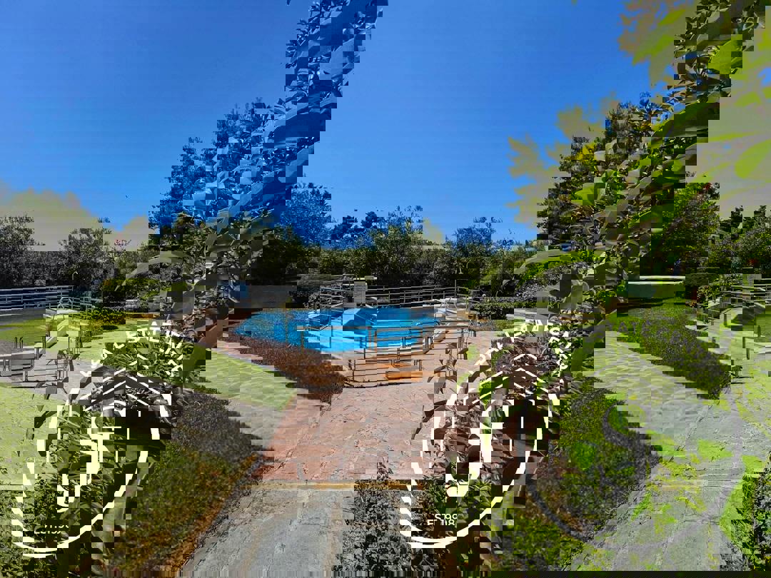 1973381 – Maisonette For sale