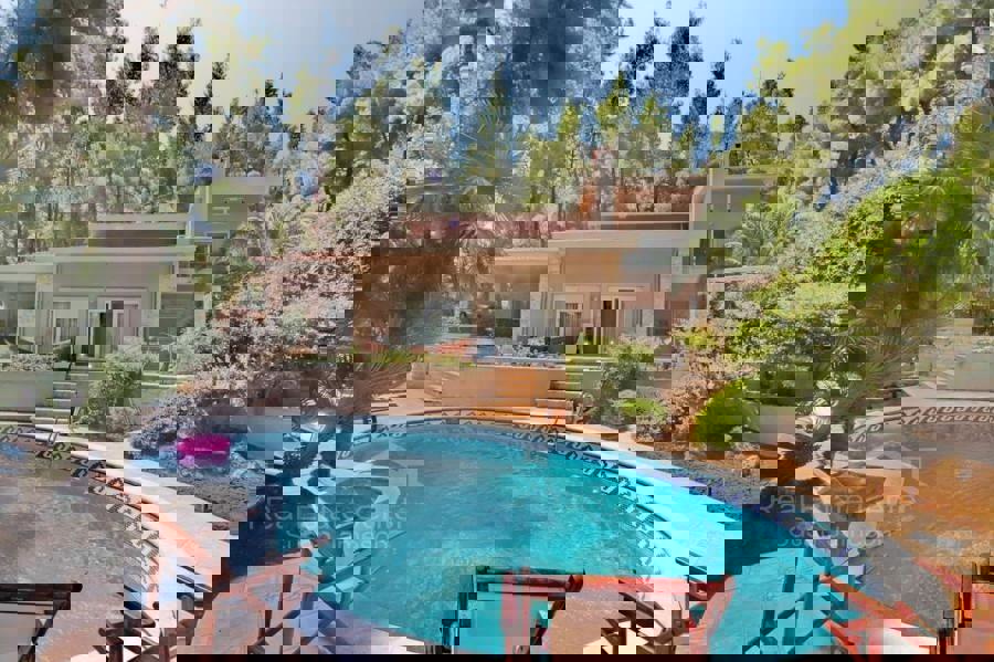 1973146 – Villa For sale