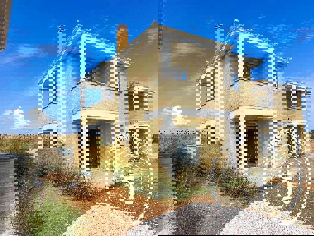 1973551 – Villa For sale