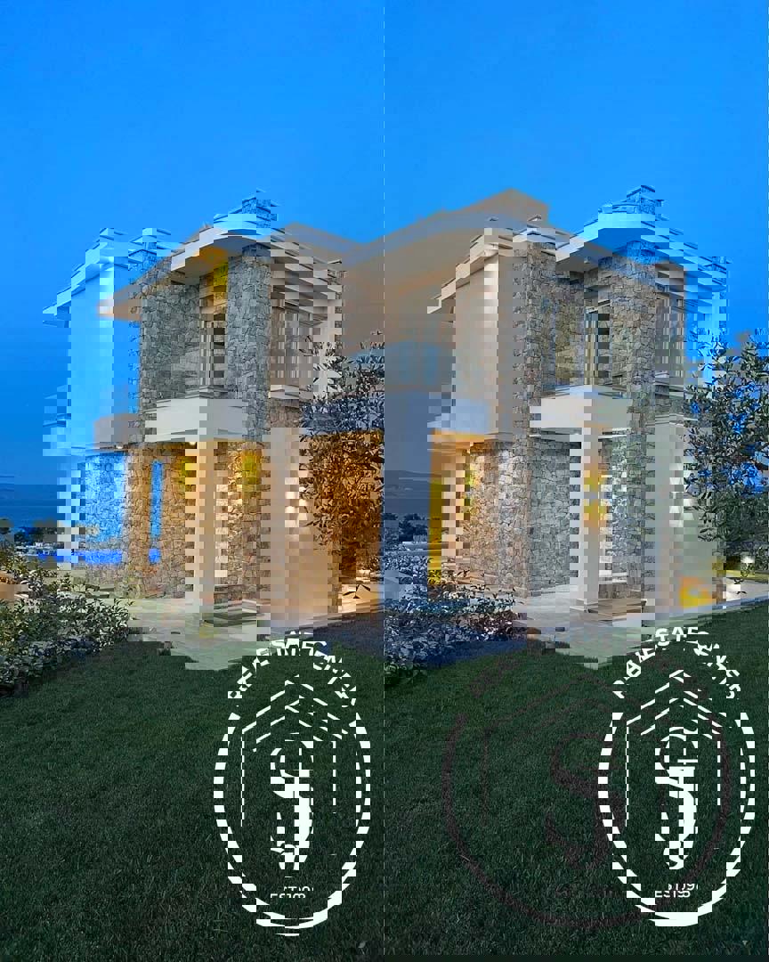 1973229 – Villa For sale