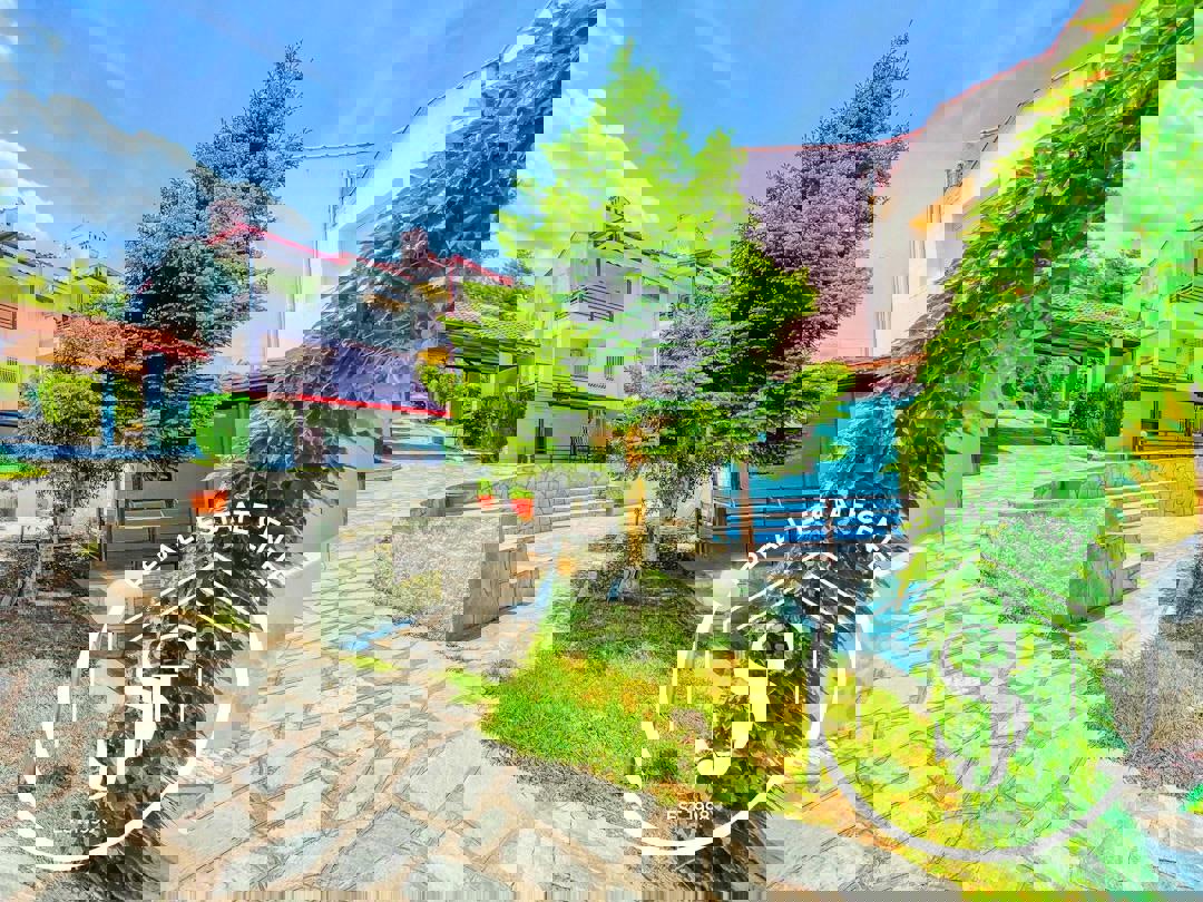 1973399 – Maisonette For sale