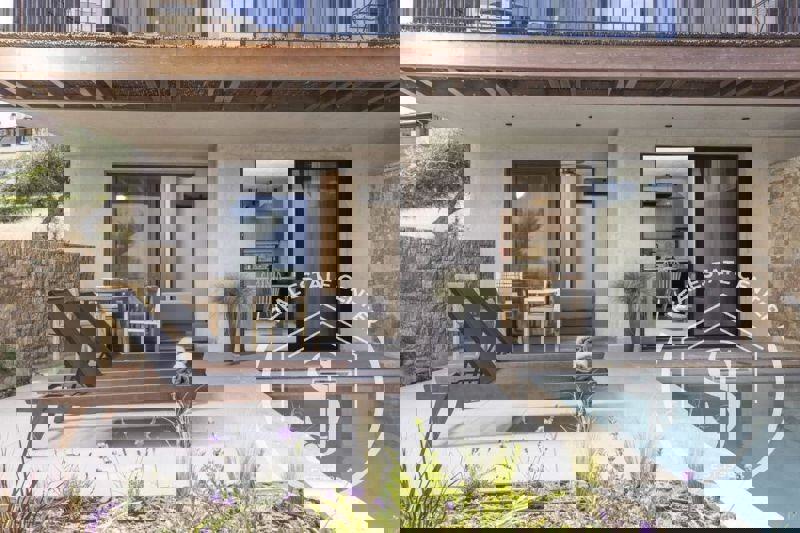 1973164 – Hotel For sale