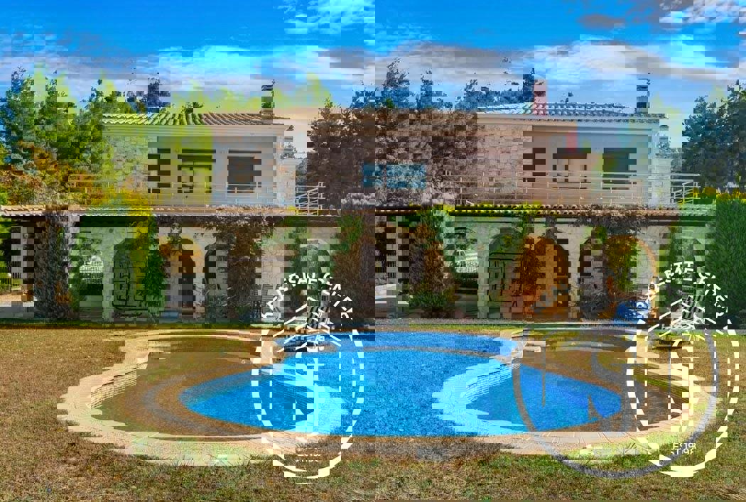 1973570 – Maisonette For sale