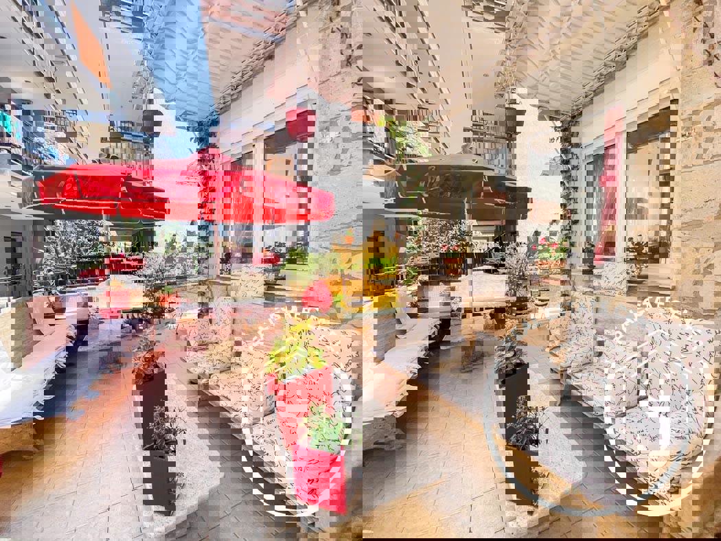 1973588 – Maisonette For sale