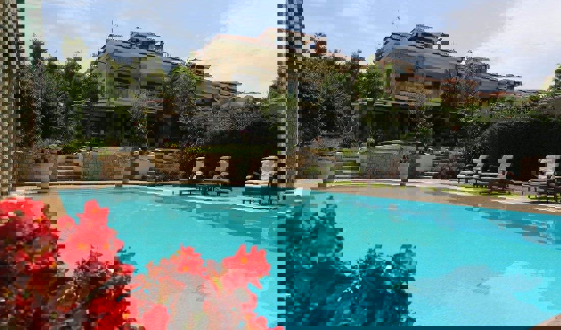 1973131 – Villa For sale