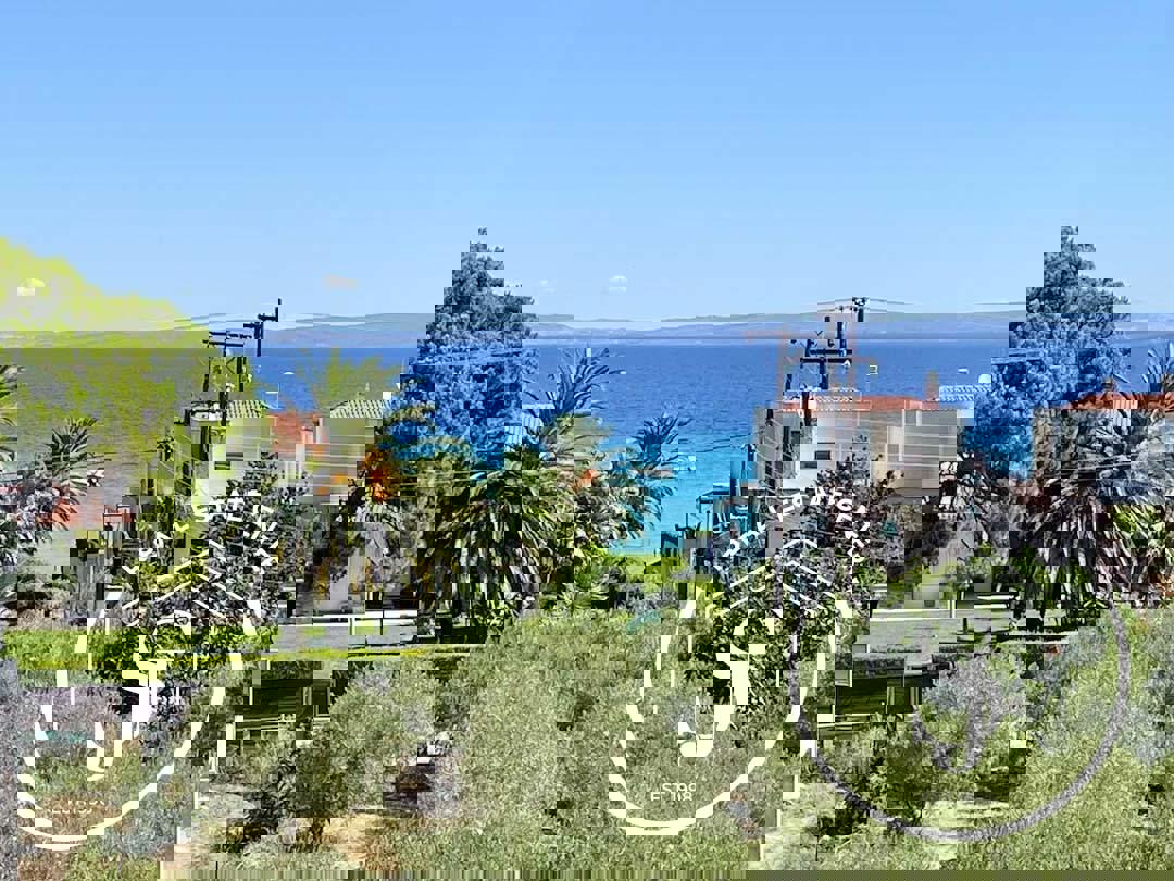 1973253 – Maisonette For sale