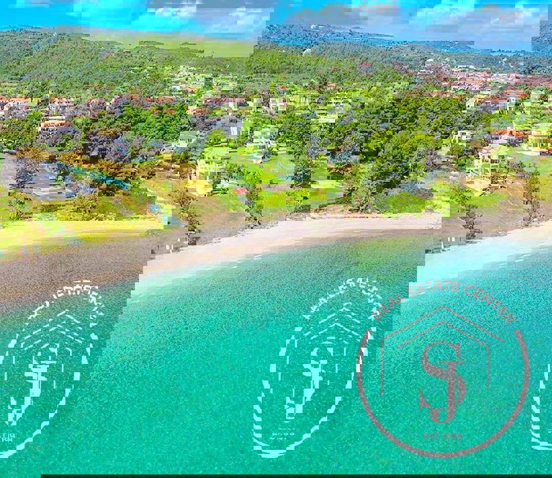 1973489 – Maisonette For sale