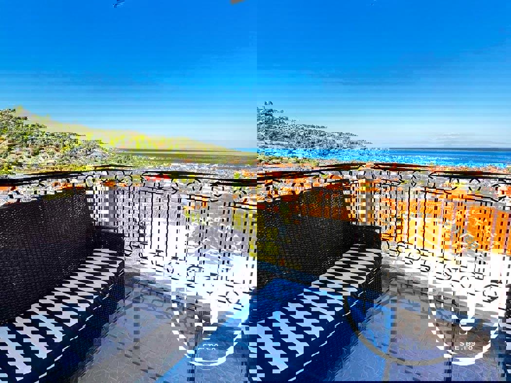 1973481 – Apartment For sale