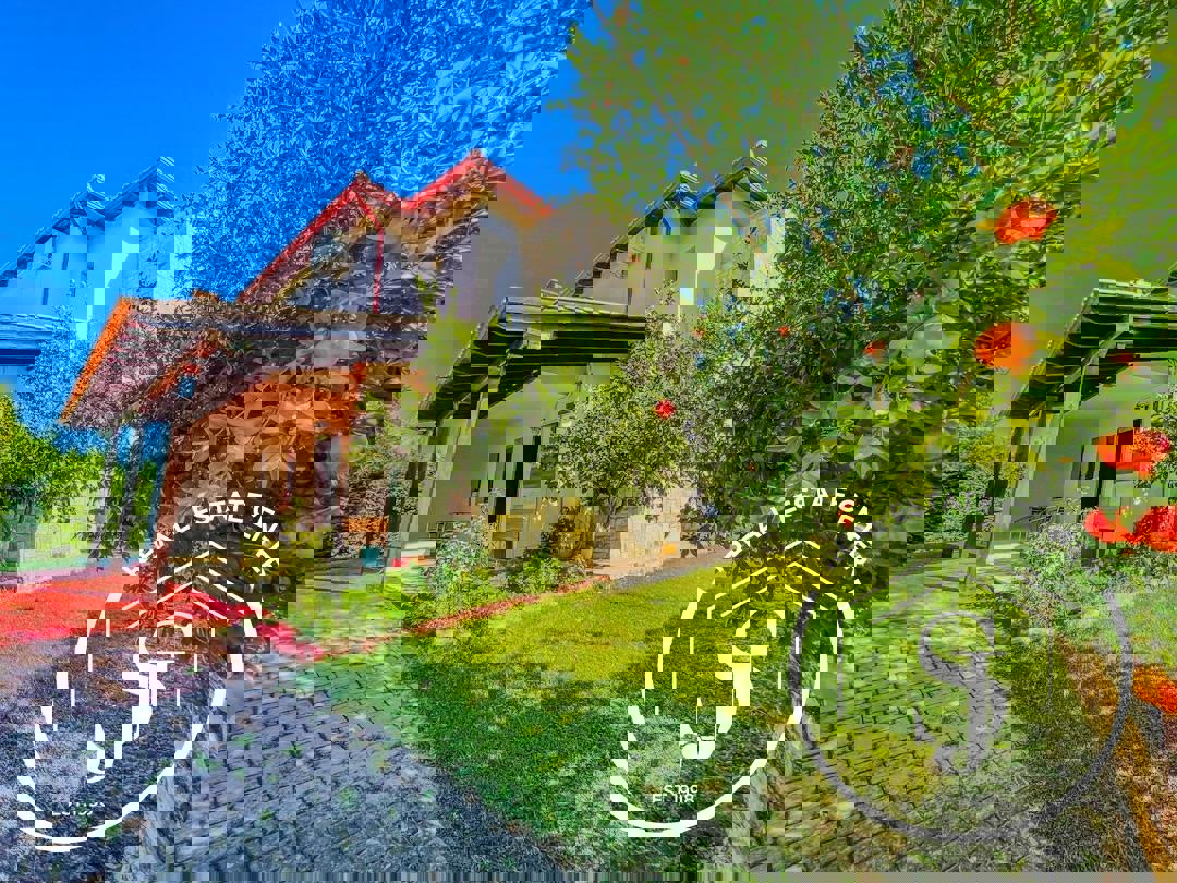 1973293 – Maisonette For sale