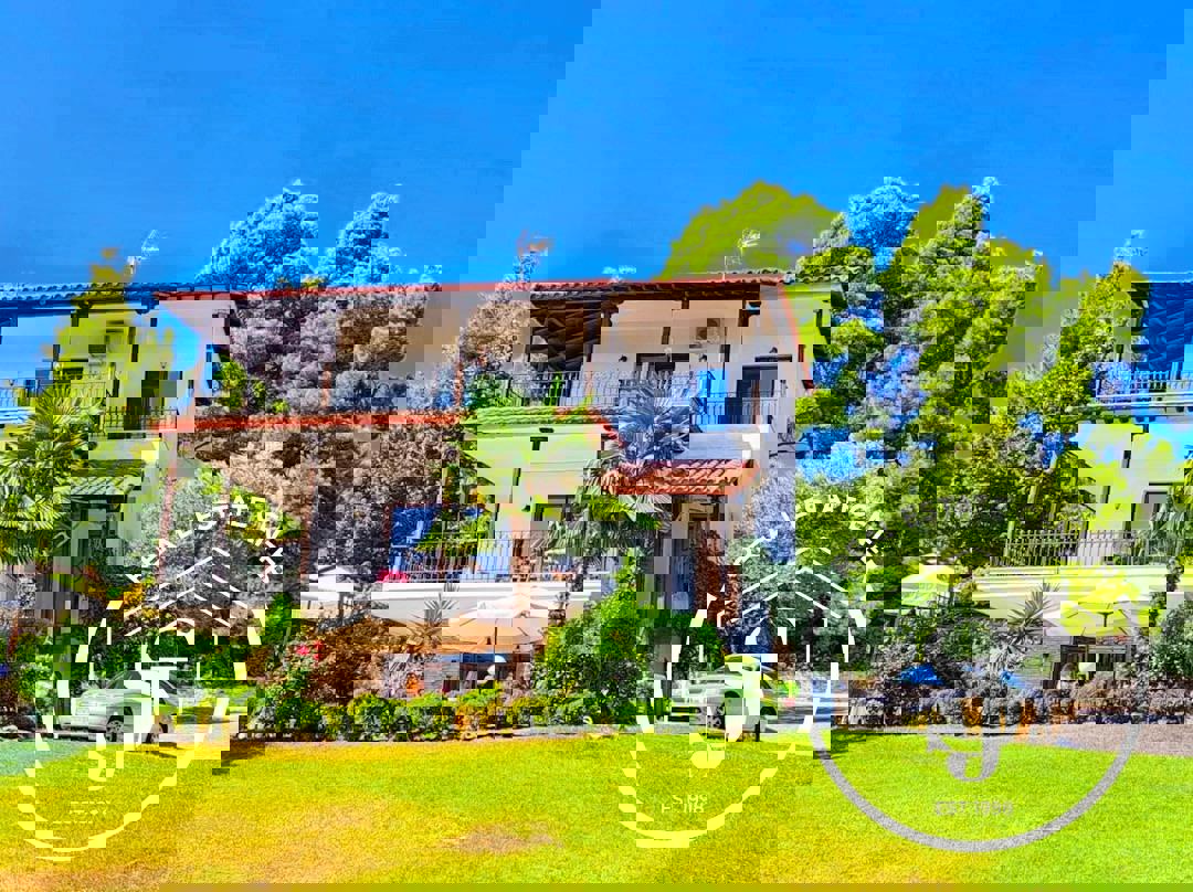 1973433 – Holiday Villa With Sea Views!!