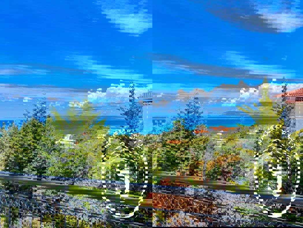 1973315 – Villa For sale