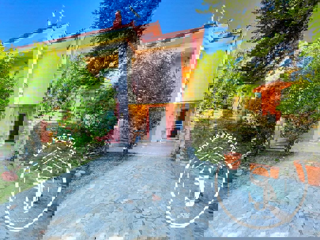 1973346 – Maisonette For sale