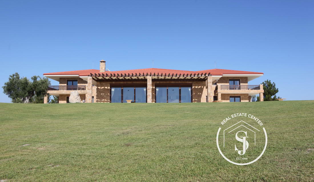 2056780 – Villa For sale