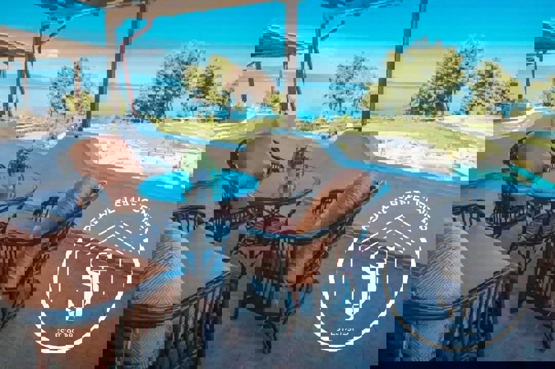 1973480 – Villa For sale