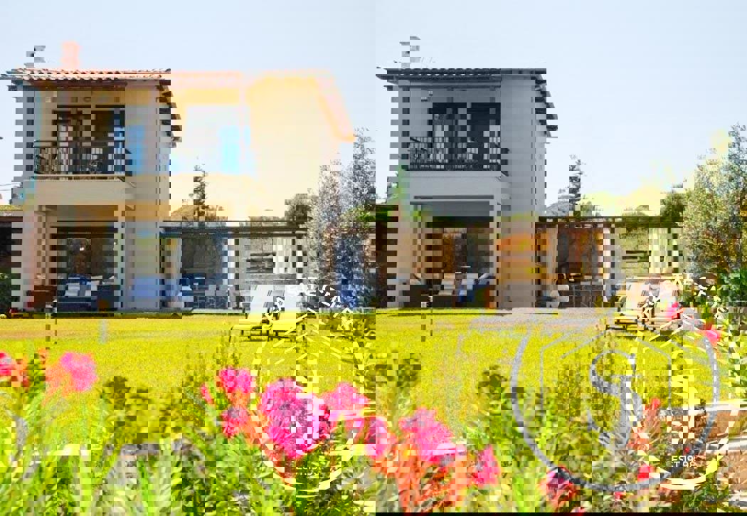 1973587 – Villa For sale