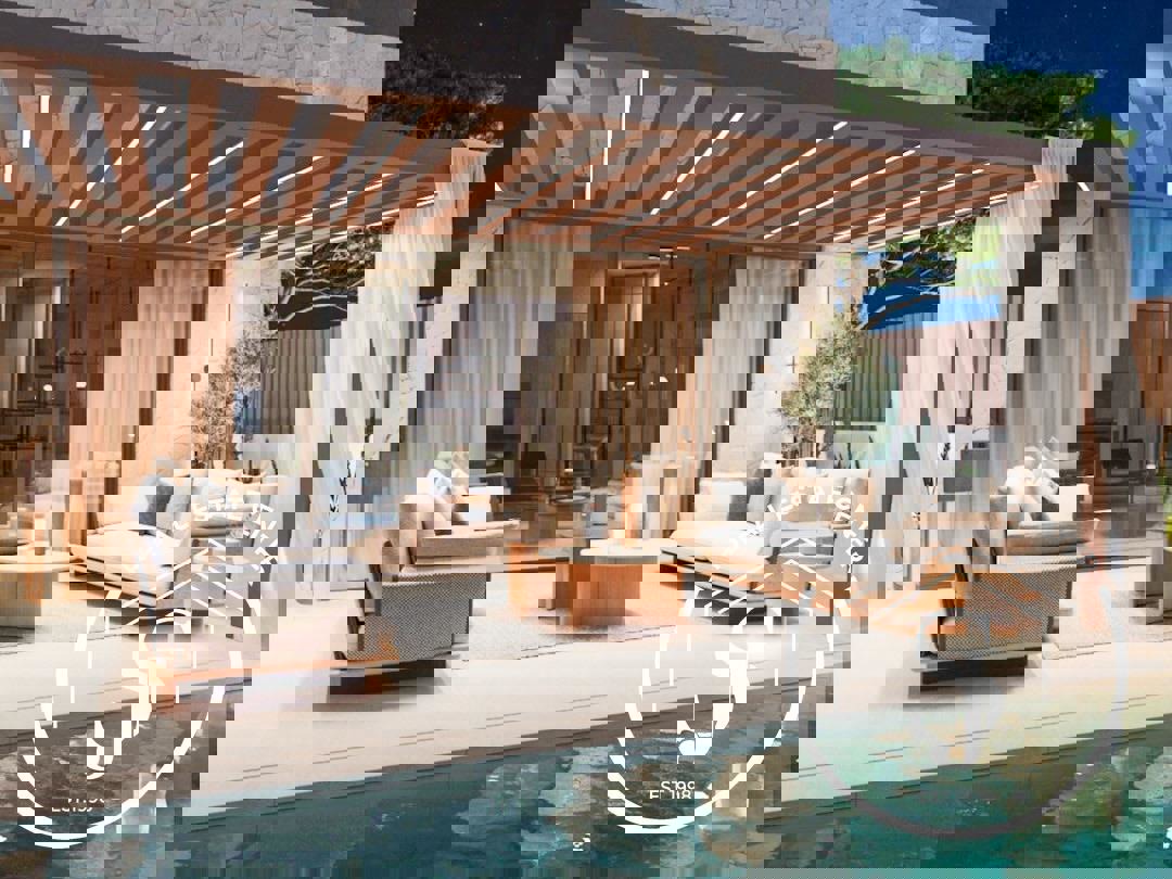 1973372 – Villa For sale