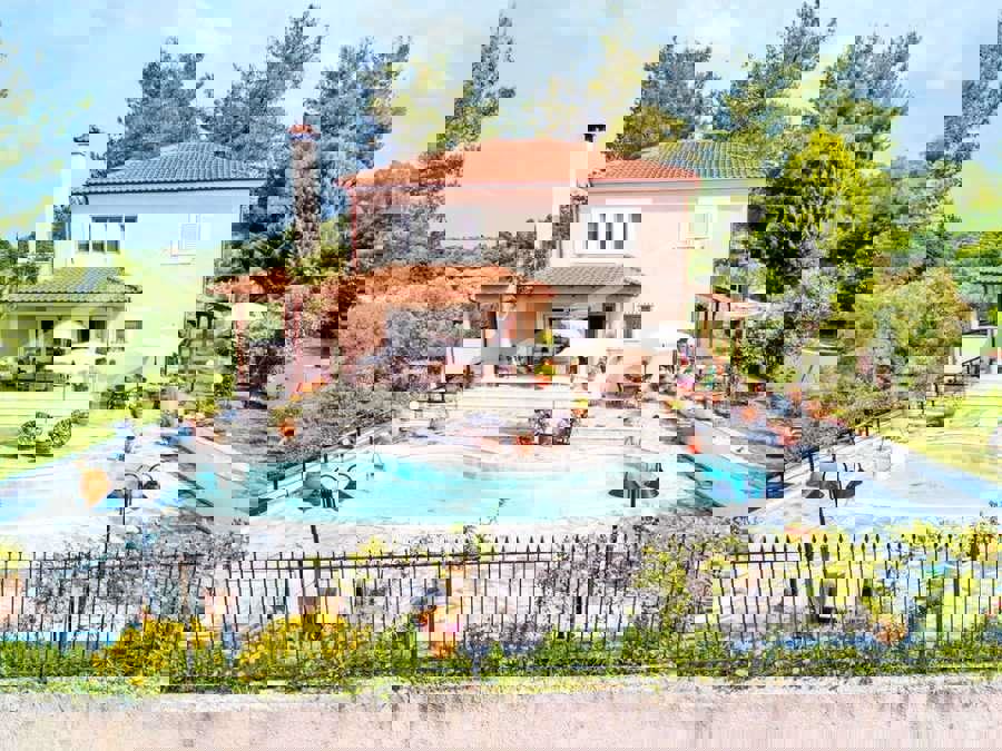 1973091 – Villa For sale