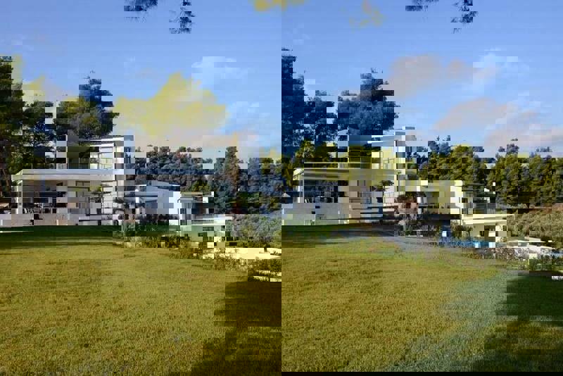 1973083 – Villa For sale