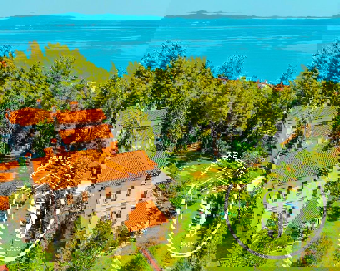 1973491 – Villa For sale