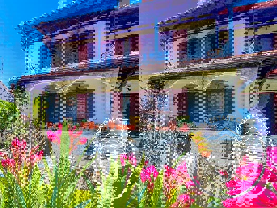 1973678 – Maisonette For sale