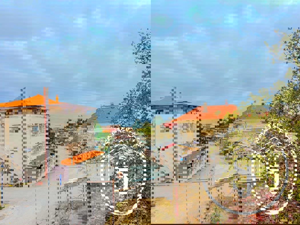 1973518 – Shop For sale