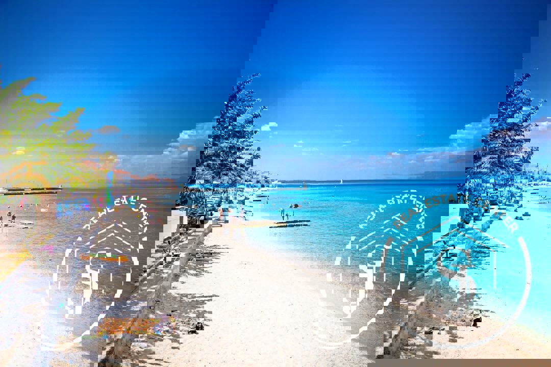 1973374 – Apartment For sale