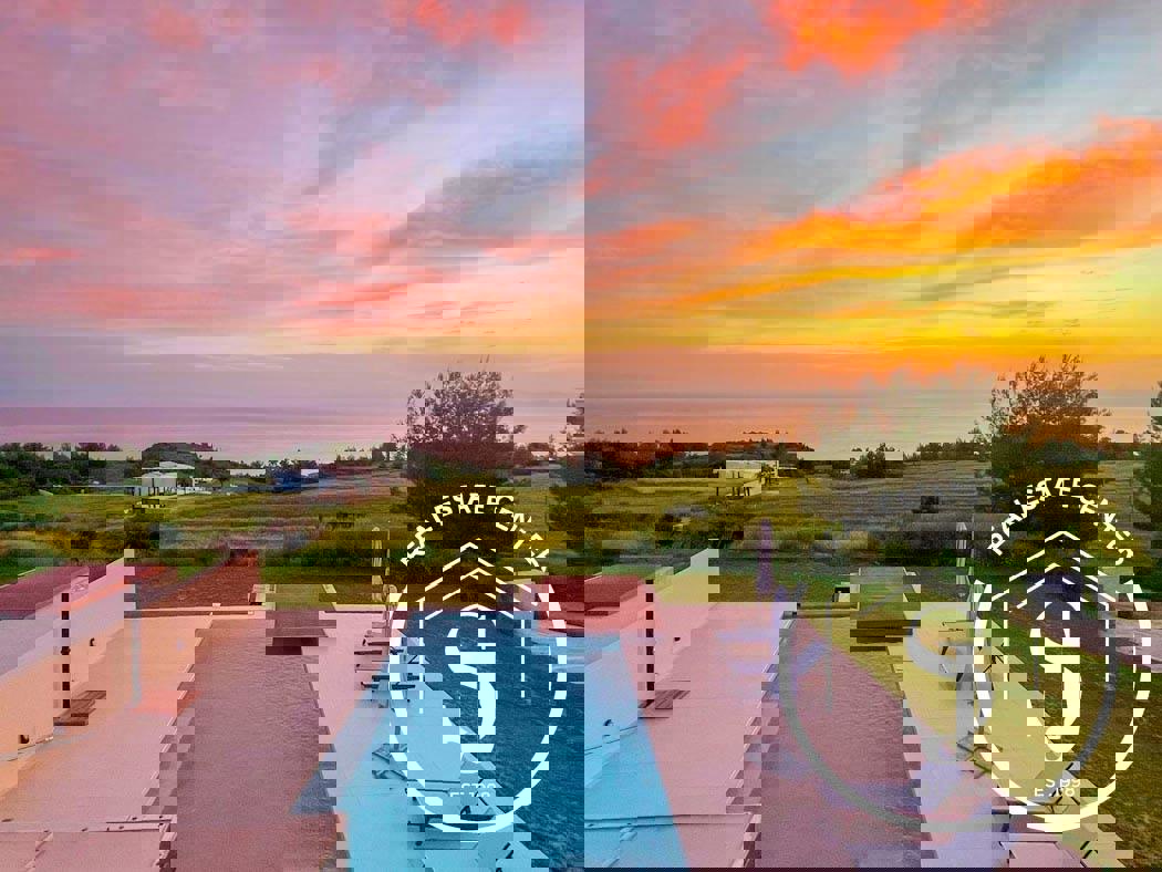 1973659 – Villa For sale