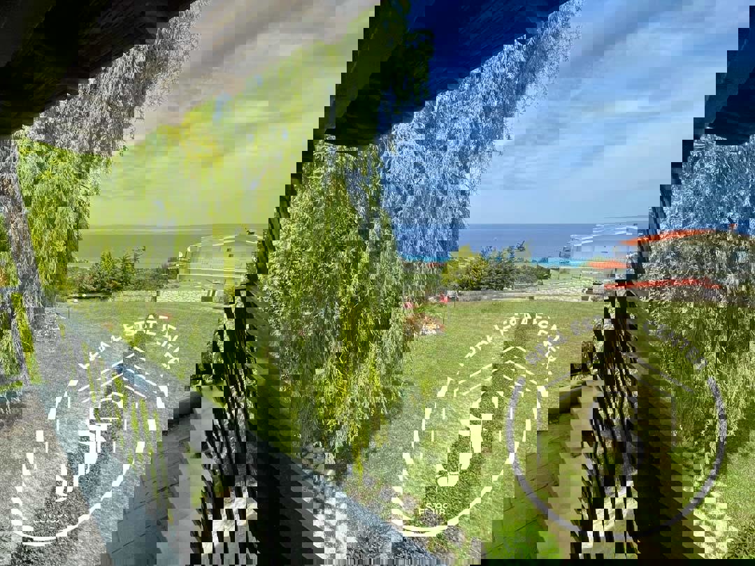 1973234 – Maisonette For sale