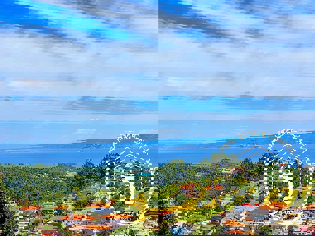 1973621 – Maisonette For sale