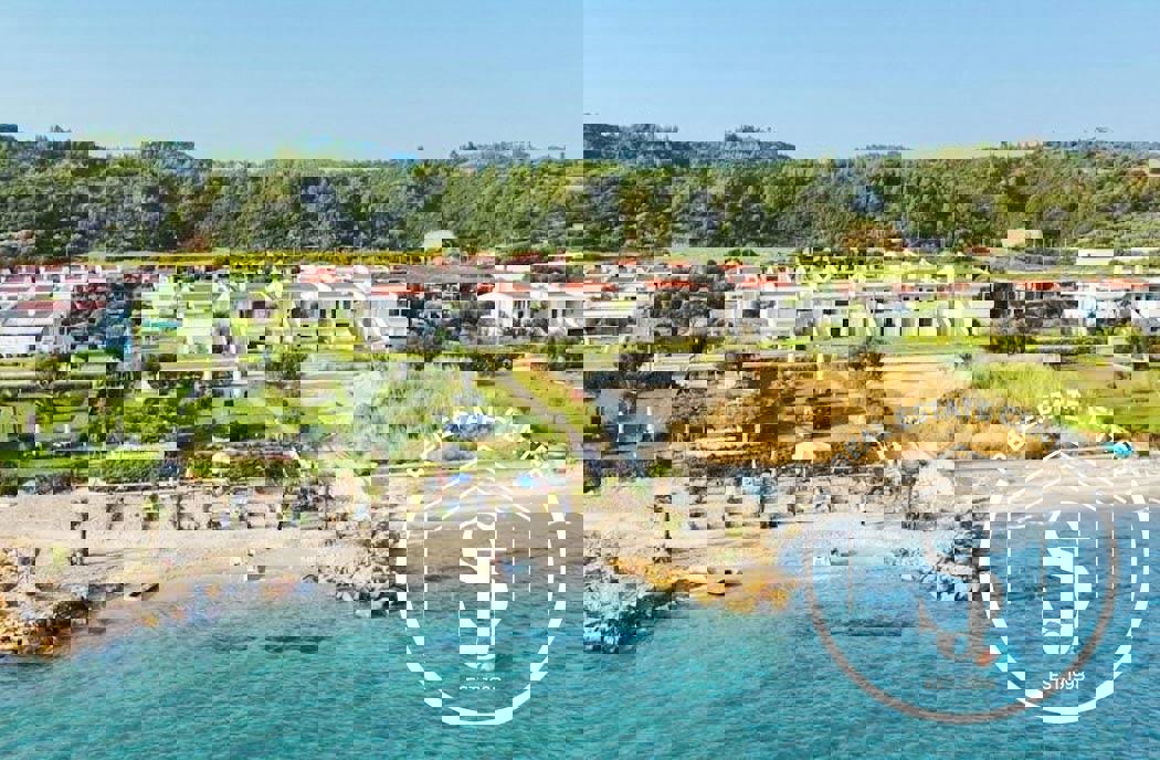 1973558 – Villa For sale